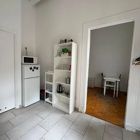 Klauzal 16 *